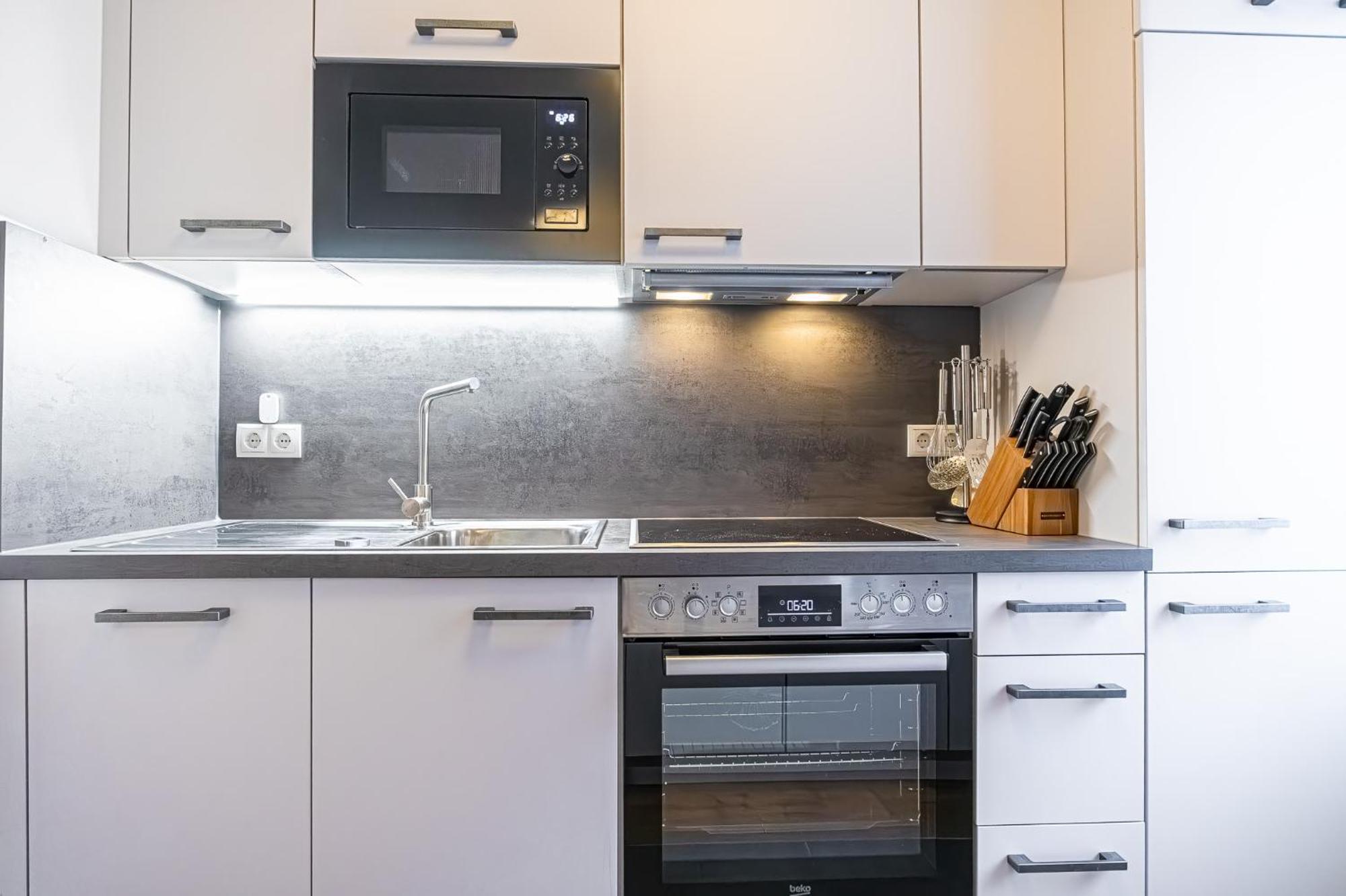 Charming 1Br And 1Lr Apt Modern Design Donaustadt Viena Exterior foto
