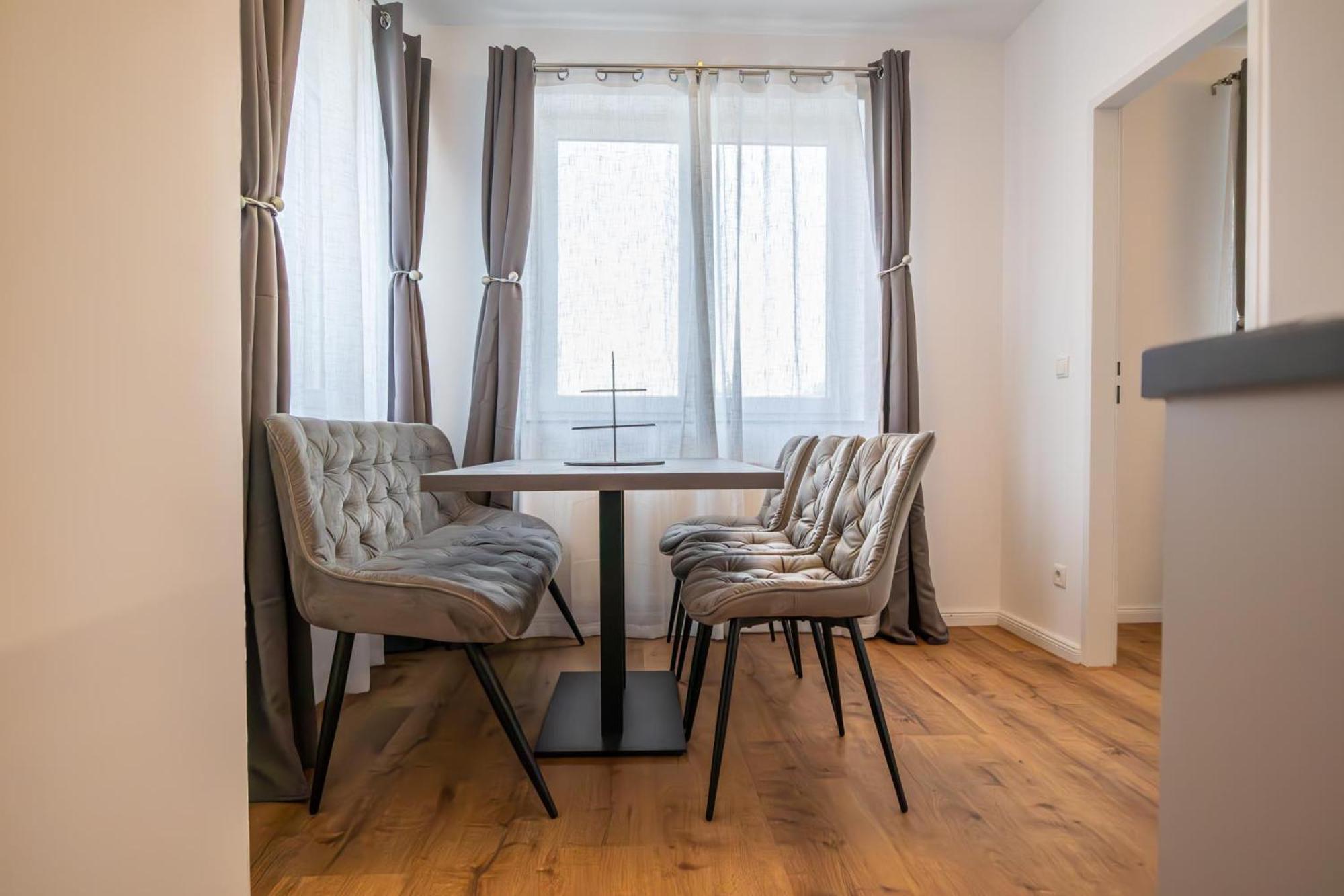 Charming 1Br And 1Lr Apt Modern Design Donaustadt Viena Exterior foto