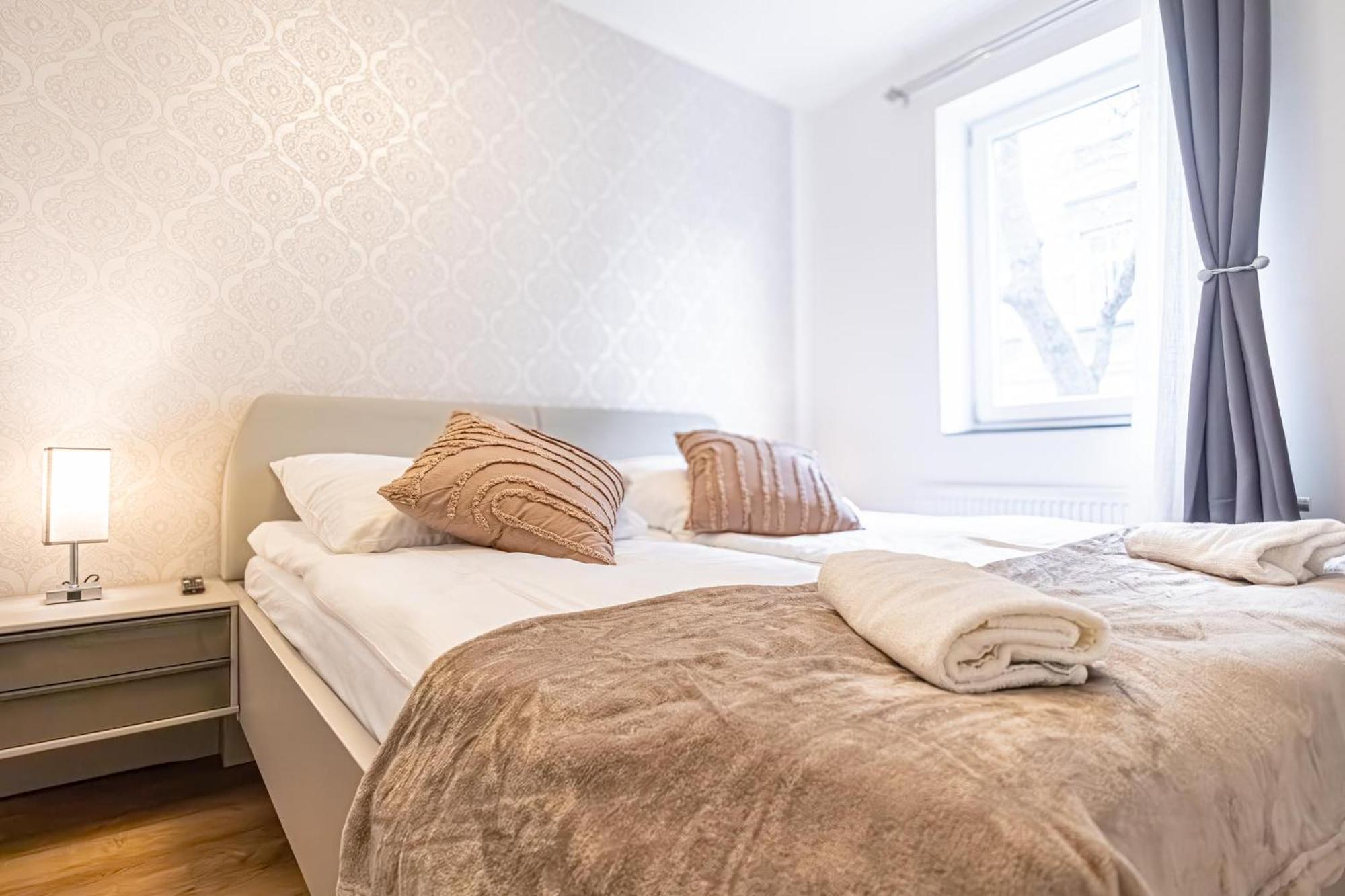 Charming 1Br And 1Lr Apt Modern Design Donaustadt Viena Exterior foto