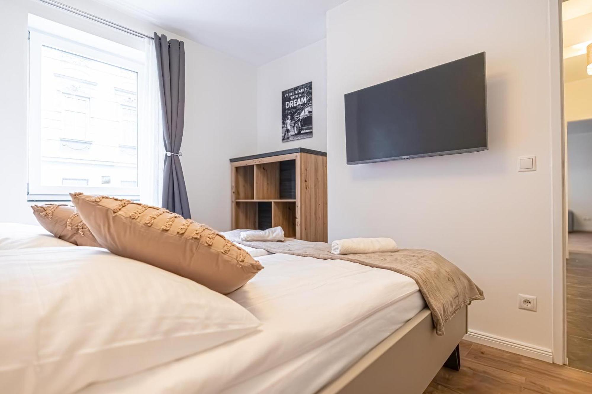 Charming 1Br And 1Lr Apt Modern Design Donaustadt Viena Exterior foto